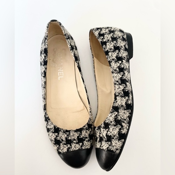 Chanel Black Ivory Houndstooth Tweed cap toe CC Ballet flats EU 38.5 - Picture 11 of 12